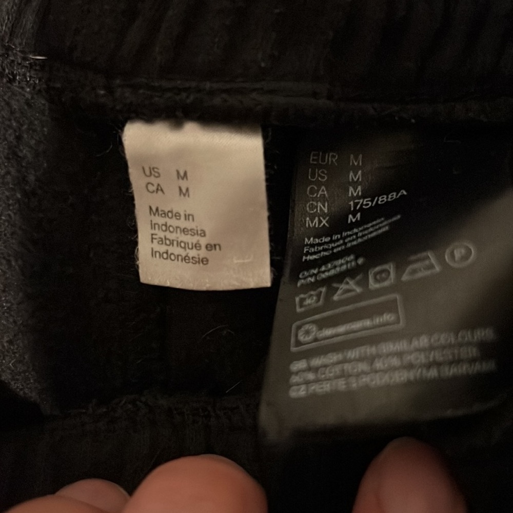 Men’s shorts - Picture 2 of 3
